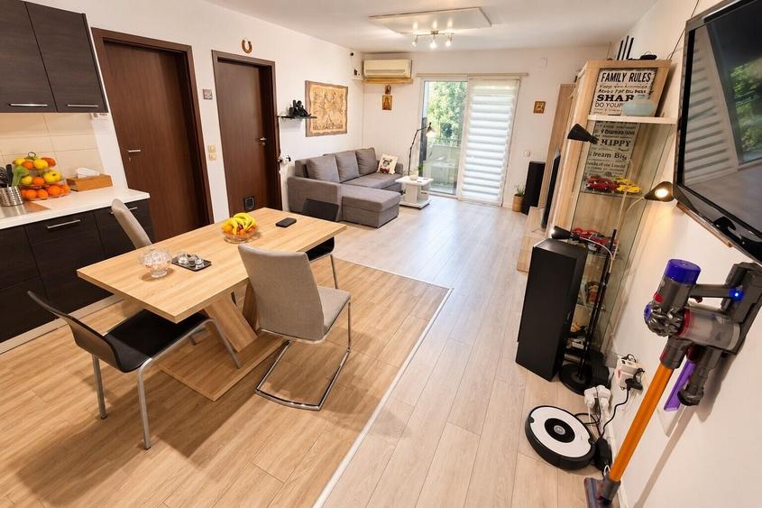 Apartament cu 3 camere decomandat, mobilat în Tunari