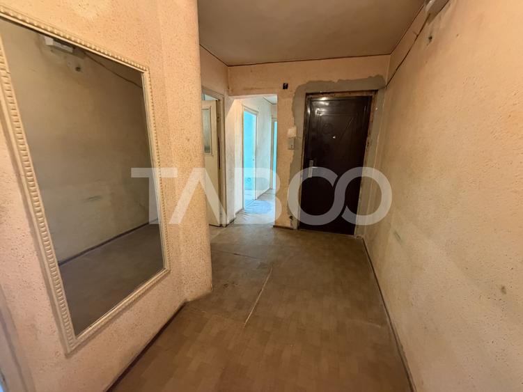 Apartament cu 4 camere semidecomandat în Făgăraș
