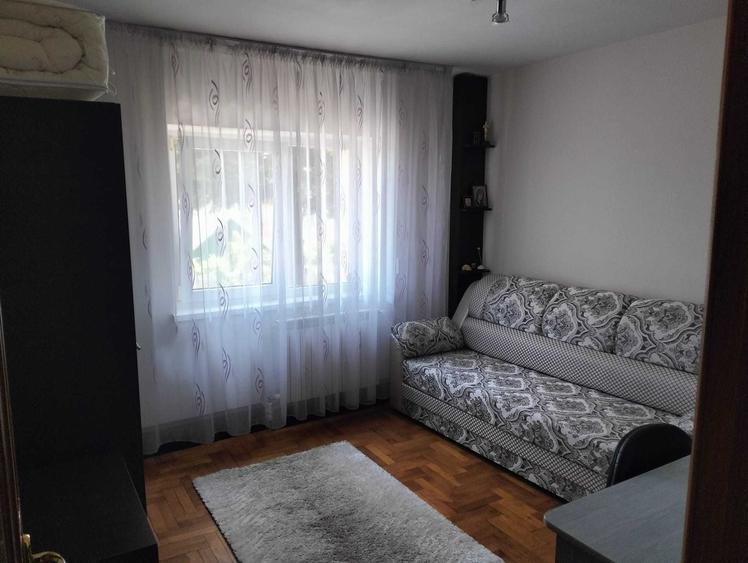 Apartament cu 3 camere decomandat în Obcini