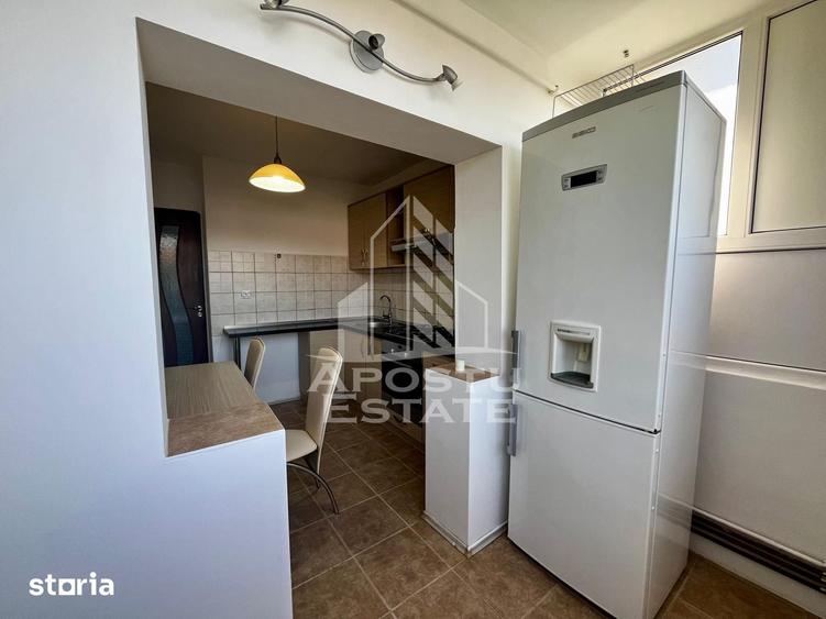 Apartament cu 3 camere decomandat în Est
