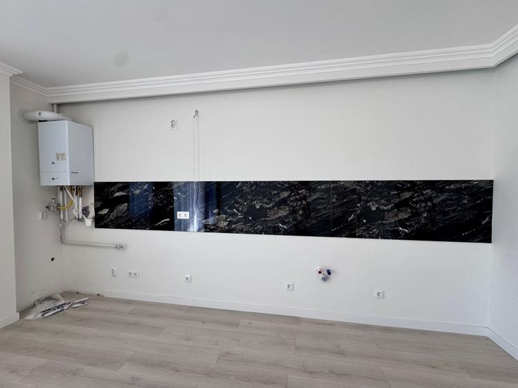 Apartament cu 3 camere semidecomandat în Florești