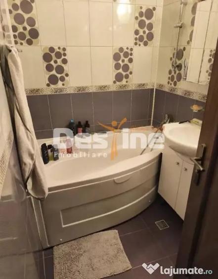 Apartament cu 3 camere decomandat în Dâmbovița