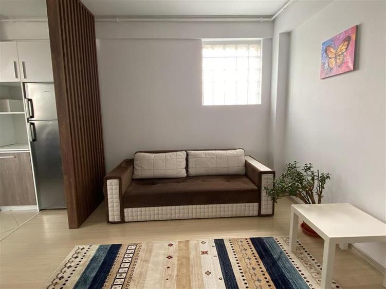 Apartament cu 2 camere semidecomandat, mobilat în Dămăroaia