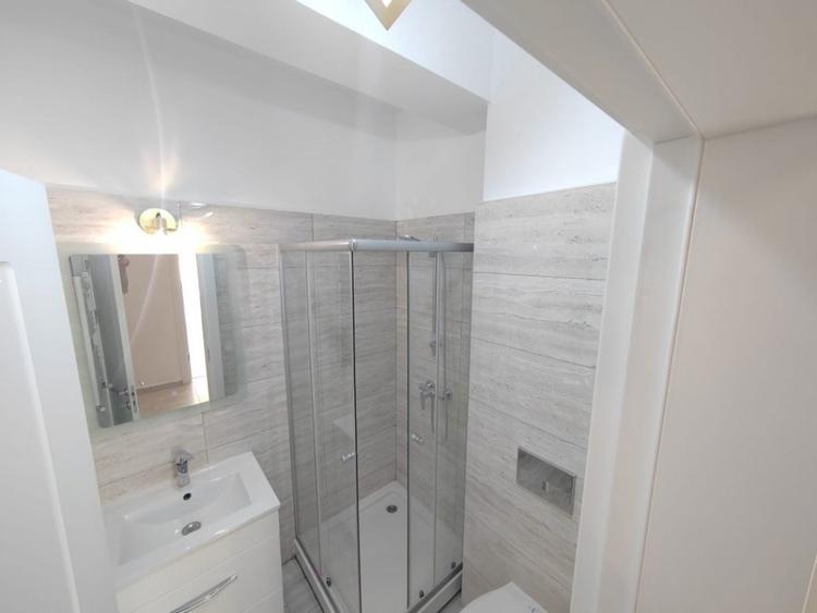 Apartament cu 4 camere decomandat în Titan