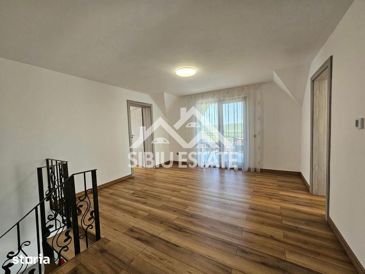 Casă cu 5 camere cu Teren 670 Mp în Roșia