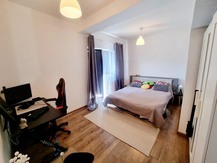 Apartament cu 3 camere semidecomandat, mobilat în Central