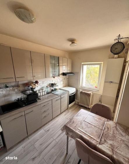 Apartament cu 3 camere decomandat în Est