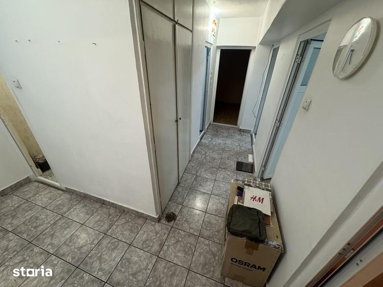 Apartament cu 3 camere decomandat în Far