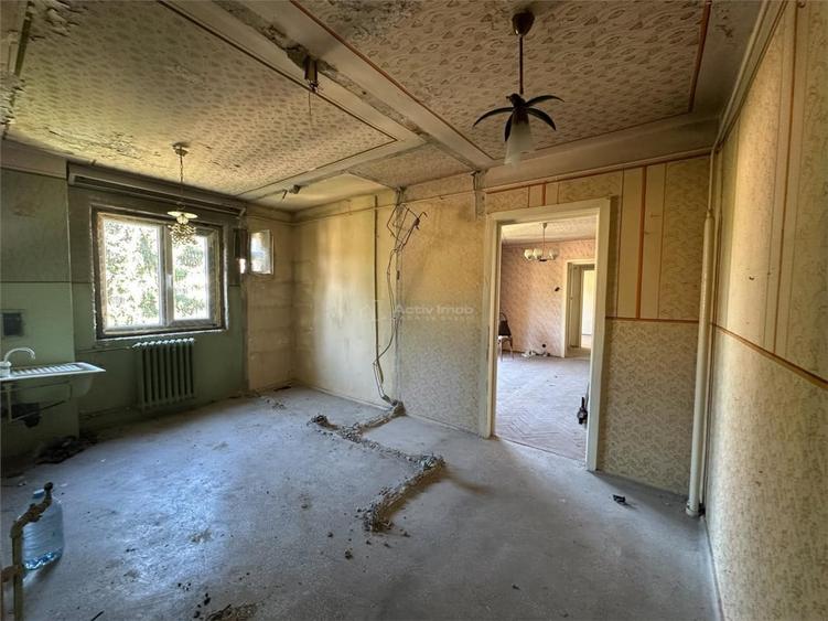 Apartament cu 3 camere semidecomandat în Central