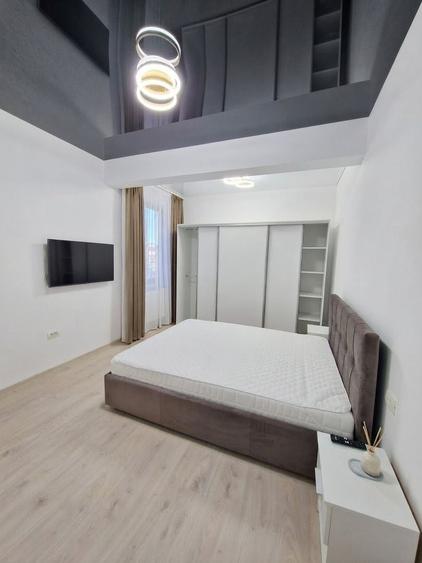 Apartament cu 2 camere decomandat, mobilat în Universitate