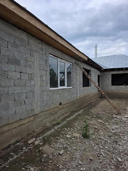 Casă cu Teren 1200 Mp în Schela