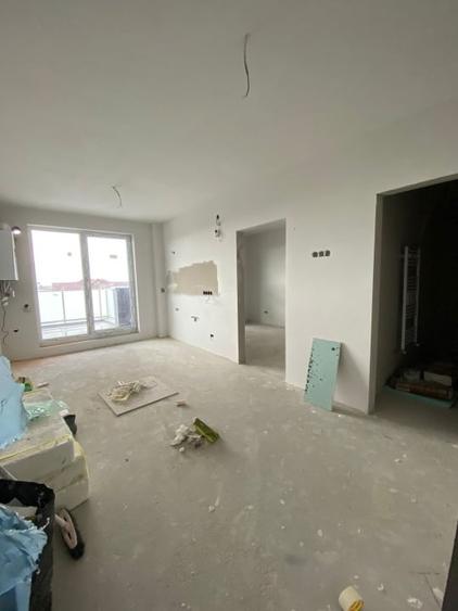 Apartament cu 2 camere semidecomandat în Est