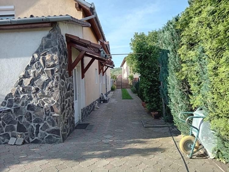 Casă cu 3 camere în Lazaret