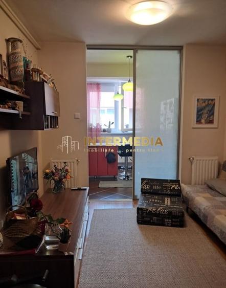 Apartament cu 3 camere decomandat, mobilat în Central