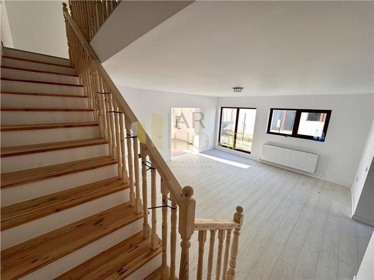 Duplex cu 4 camere cu Canalizare în Strejnicu