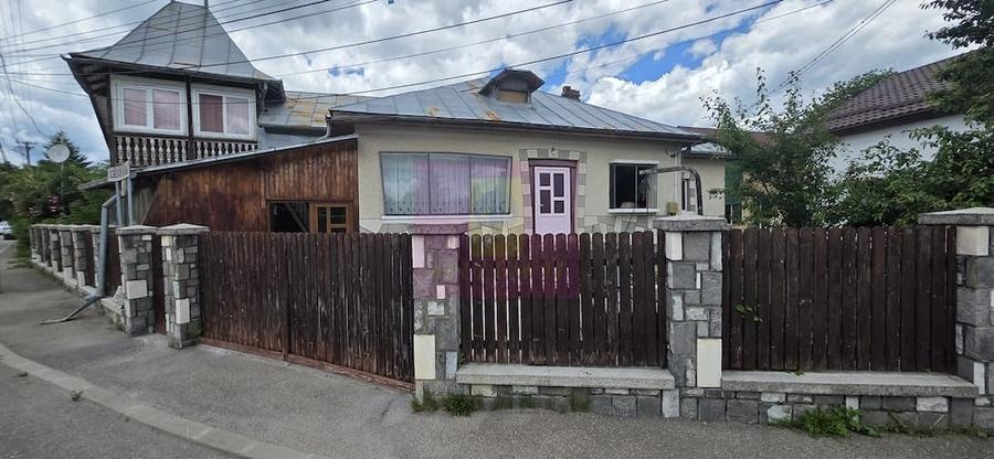 Casă cu 5 camere cu Teren 379 Mp în Central