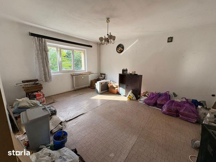 Apartament cu 3 camere decomandat în Tei