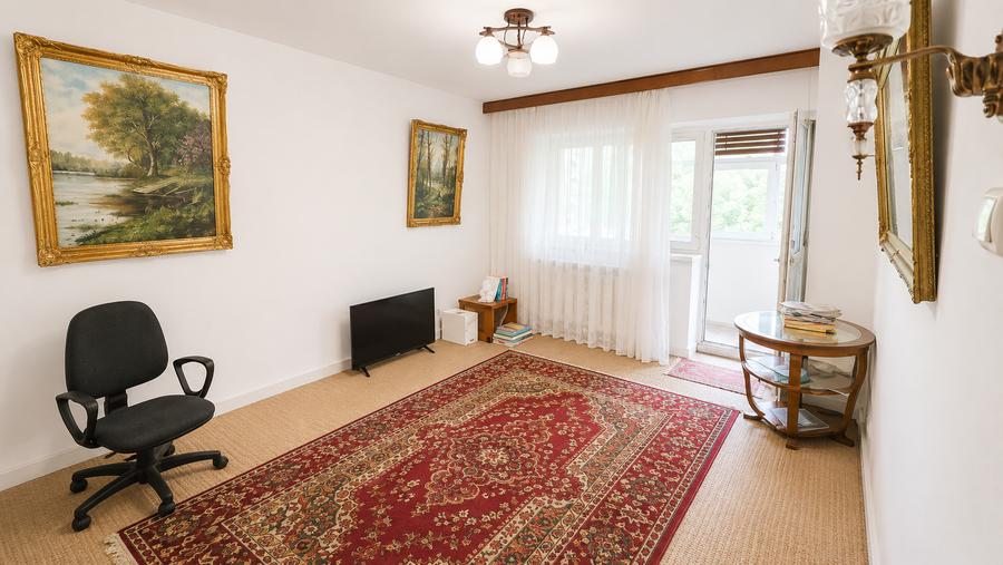 Apartament cu 4 camere decomandat în Iancului