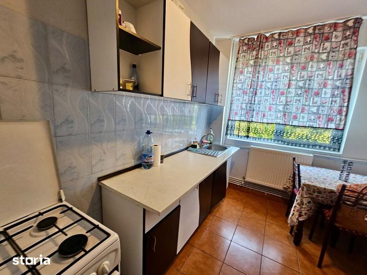 Apartament cu 3 camere în Podu Roș