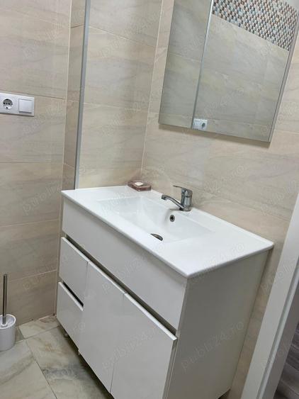 Apartament cu 3 camere semidecomandat în Florești