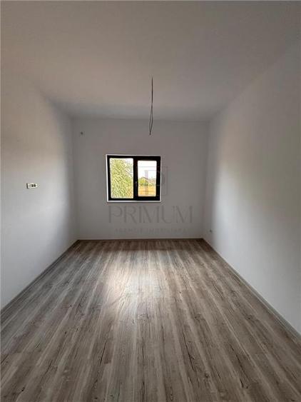 Duplex cu 5 camere cu Canalizare în Moșnița Nouă