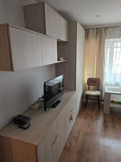 Apartament cu 3 camere decomandat în Dacia