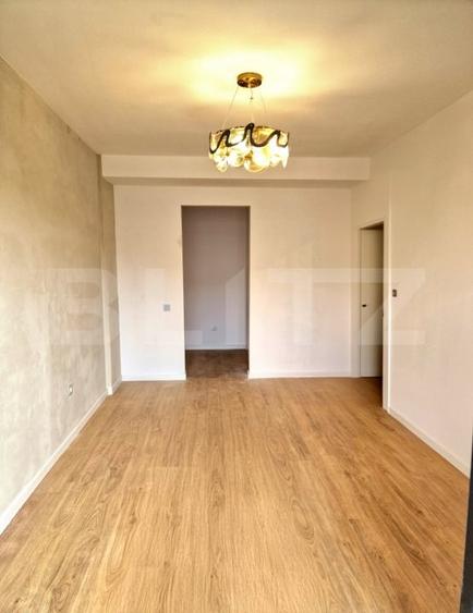 Apartament cu 3 camere semidecomandat în Florești