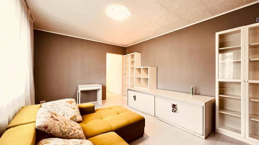 Apartament cu 3 camere semidecomandat în Brâncoveanu