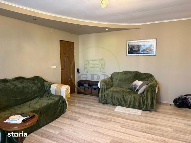 Apartament cu 3 camere semidecomandat în Craiovița Nouă