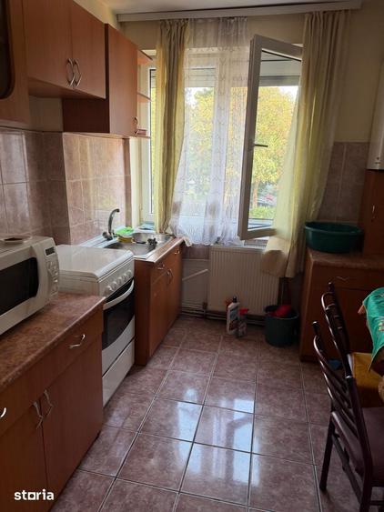 Apartament cu 3 camere semidecomandat în Central