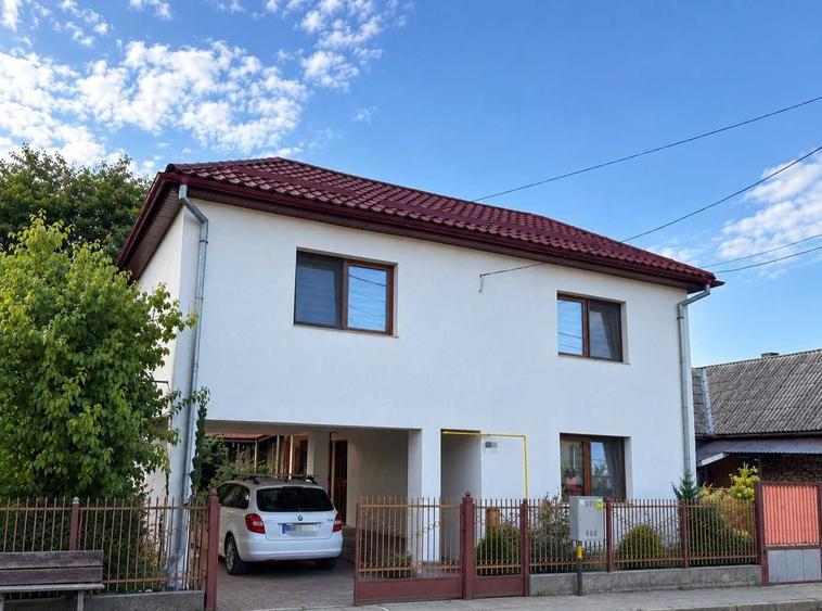 Casă cu 4 camere în Central