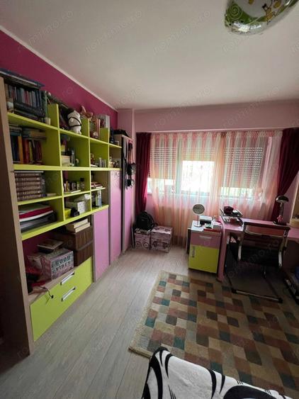 Apartament cu 4 camere decomandat în Mazepa 1