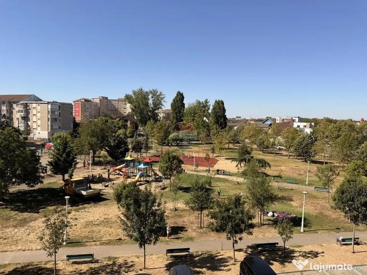 Apartament cu 3 camere decomandat în Lotus