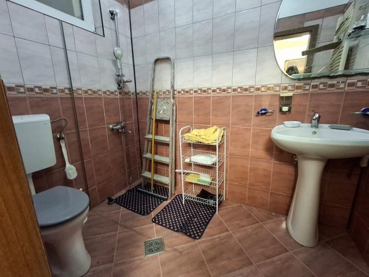 Casă individuală cu 4 camere cu Canalizare în Gușterița