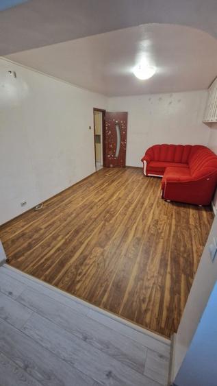 Apartament cu 3 camere decomandat, mobilat în Galata