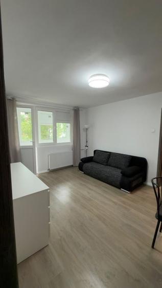Apartament cu 2 camere semidecomandat în Berceni