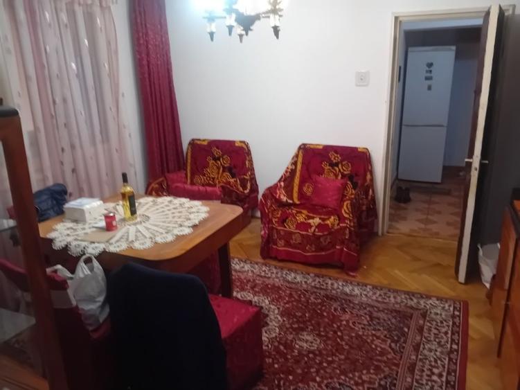 Apartament cu 3 camere semidecomandat în Dărmănești