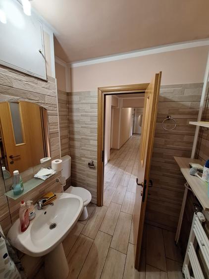 Apartament cu 3 camere decomandat în Colentina