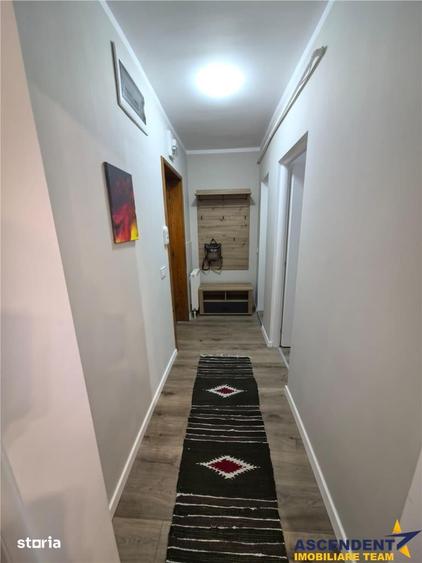 Apartament cu 2 camere semidecomandat, mobilat în Simeria