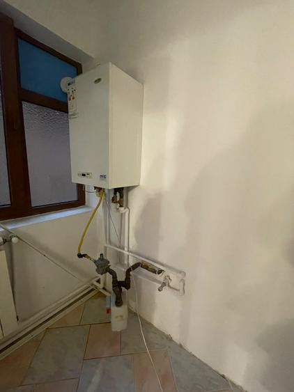 Apartament cu 3 camere semidecomandat în 1 Mai