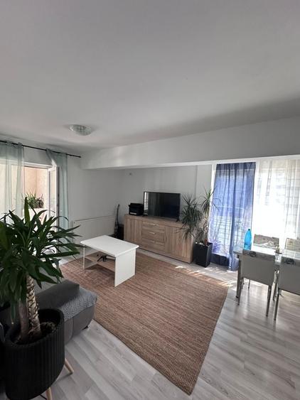 Apartament cu 2 camere semidecomandat în Berceni