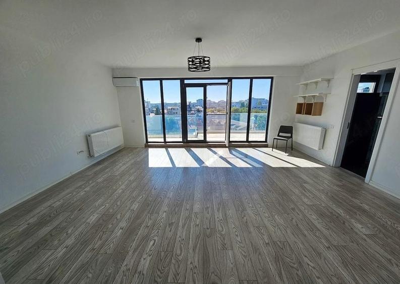 Apartament cu 3 camere semidecomandat în Matei Voievod