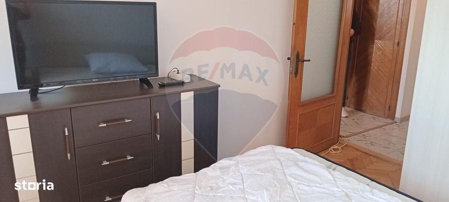 Apartament cu 3 camere decomandat în P-ța Spitalului