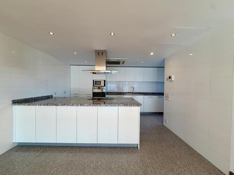 Apartament cu 4 camere decomandat în Kiseleff