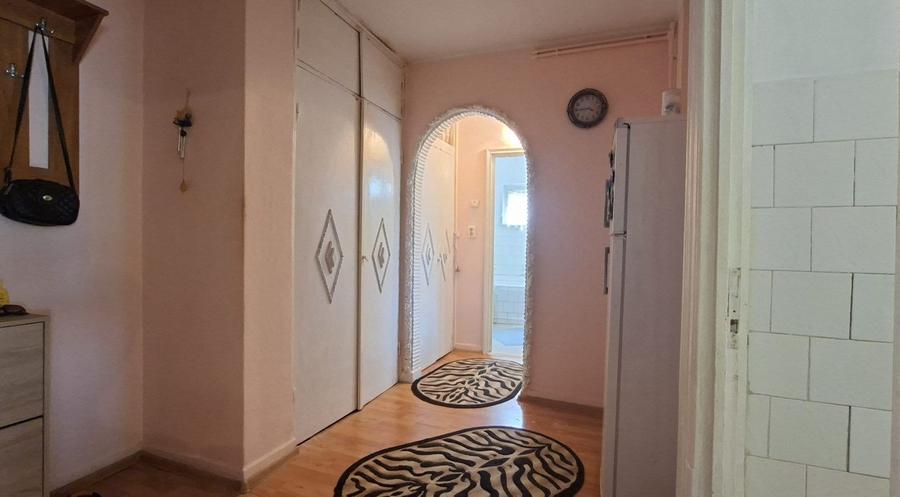 Apartament cu 2 camere decomandat în Micro 21
