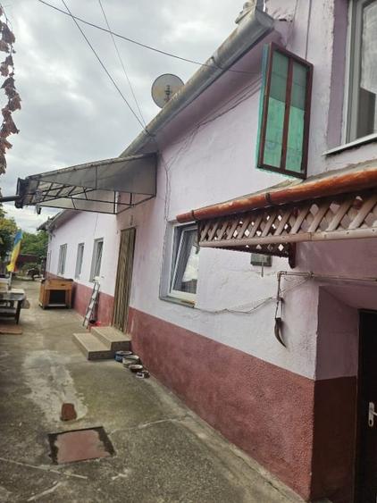 Casă individuală cu 5 camere cu Canalizare în Central