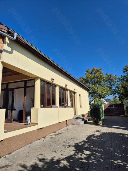 Casă cu Teren 2700 Mp în Giarmata