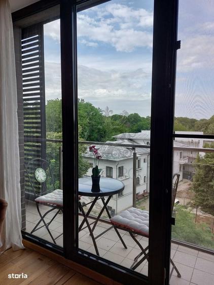 Apartament cu 3 camere decomandat în Victoriei