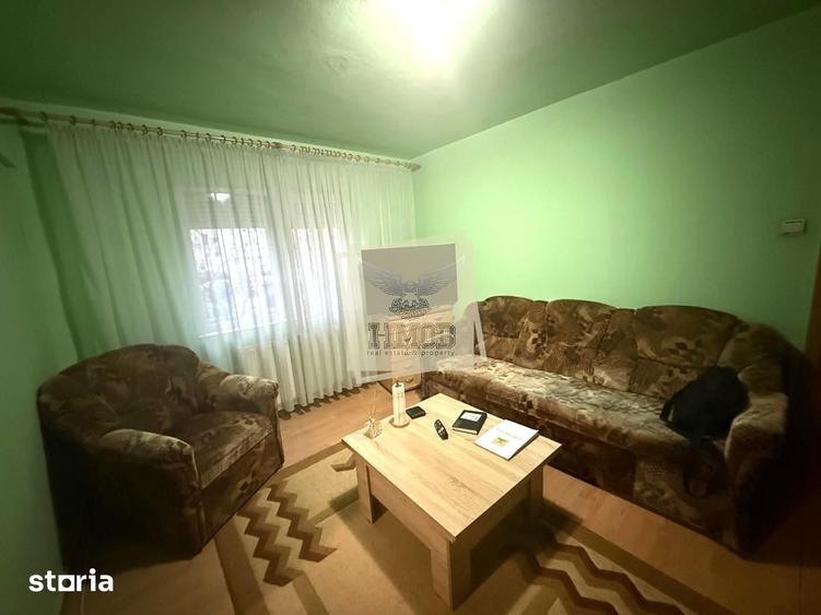 Apartament cu 3 camere semidecomandat în Vasile Aaron