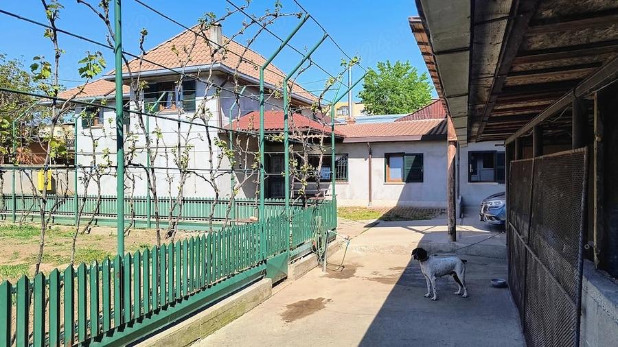 Casă cu 6 camere cu Teren 771 Mp în Central